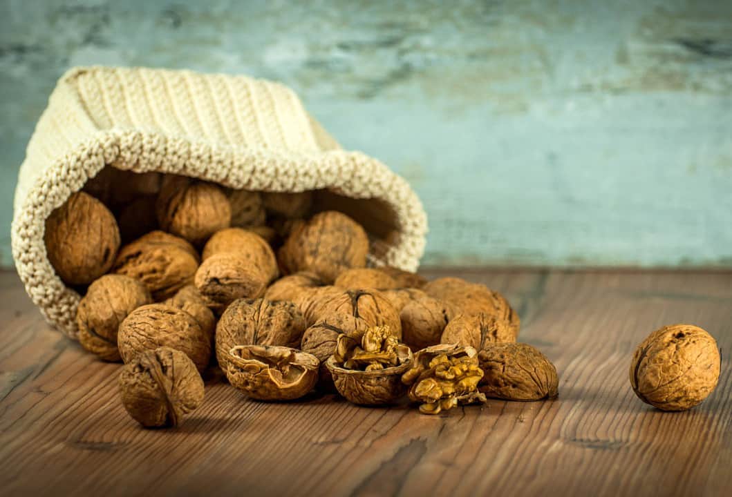 C:\Users\ADMIN\Desktop\A - MY PLR - PROD SITE\PLR PACKS IN PRGRS\A=WEIGHT LOSS\MindlessEatREPORT\Images\walnuts-1213008_1280.jpg